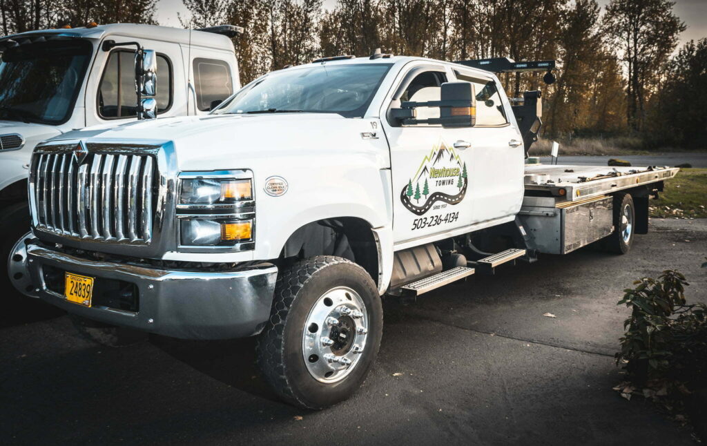 Newhouse Towing Flatbed Towing 3041